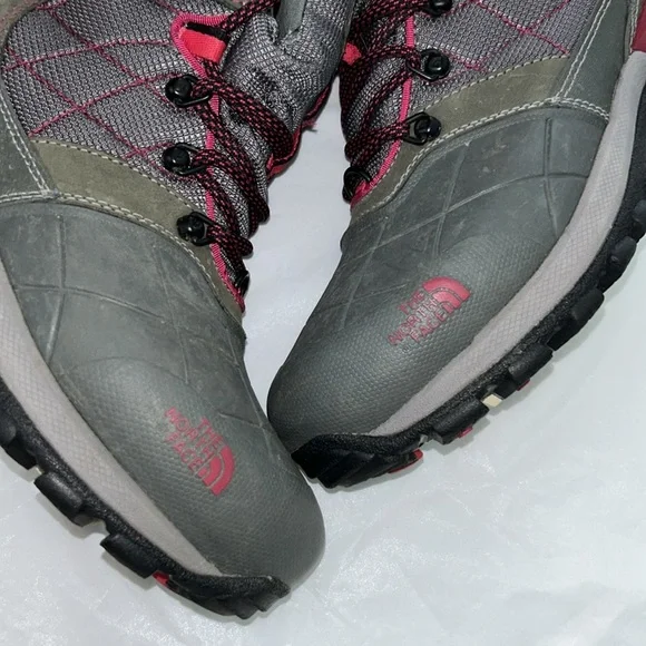 EUC The North Face Hiking Trail Insulated & Waterproof Boots 🥾 Size 6 - Picture 3 of 9